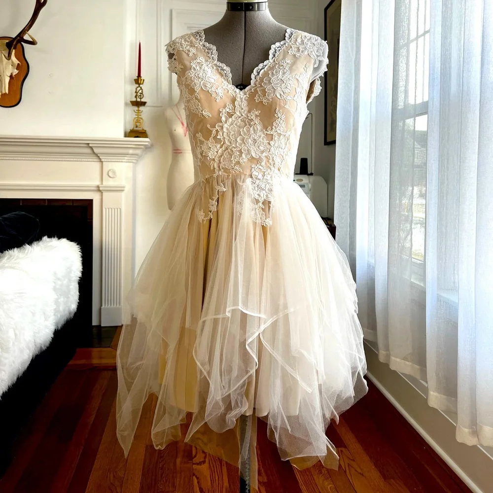 Handmade wedding dress, perfect for your fall wedding. Size XS, ready to ship - Picture 1 of 3